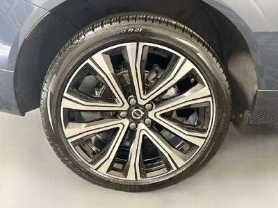 2023 Volvo XC60 B5 Ultimate Bright Theme