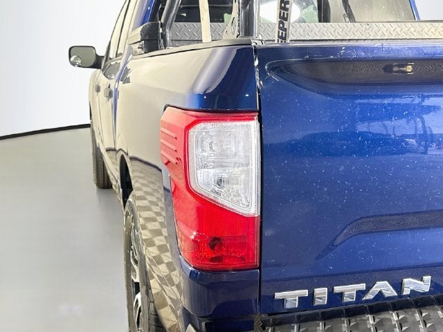 2022 Nissan Titan SV