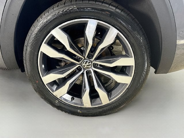 2022 Volkswagen Atlas Cross Sport 3.6L V6 SEL Premium R-Line