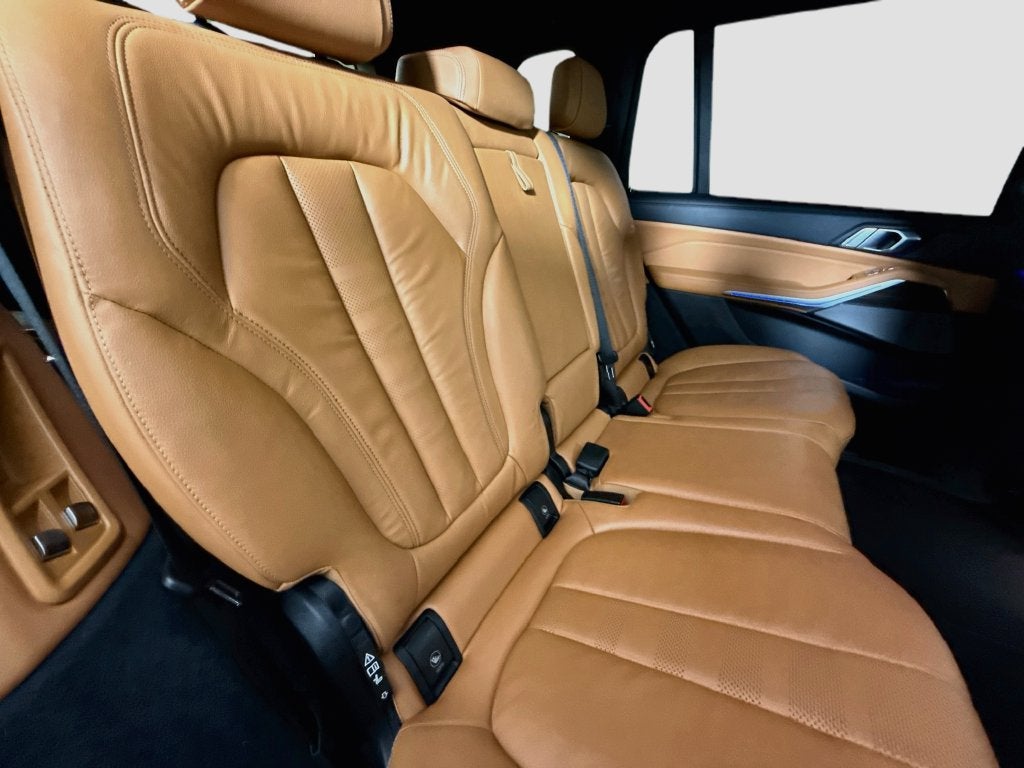 2021 BMW X7 M50i
