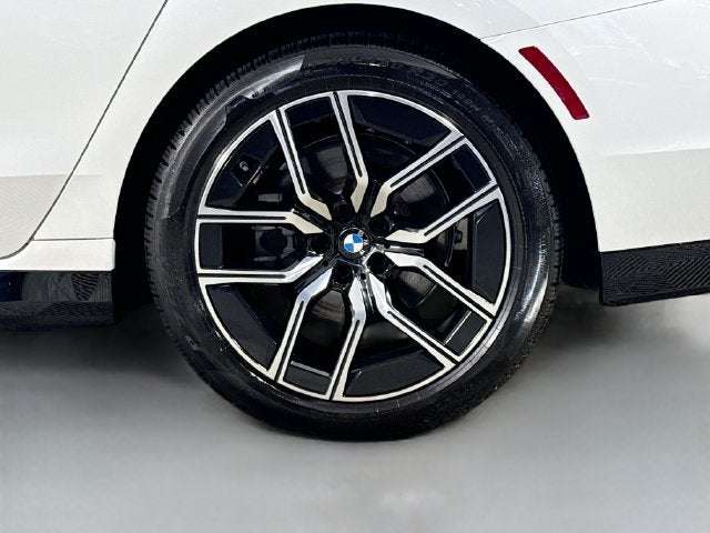 2025 BMW 7 Series 740i