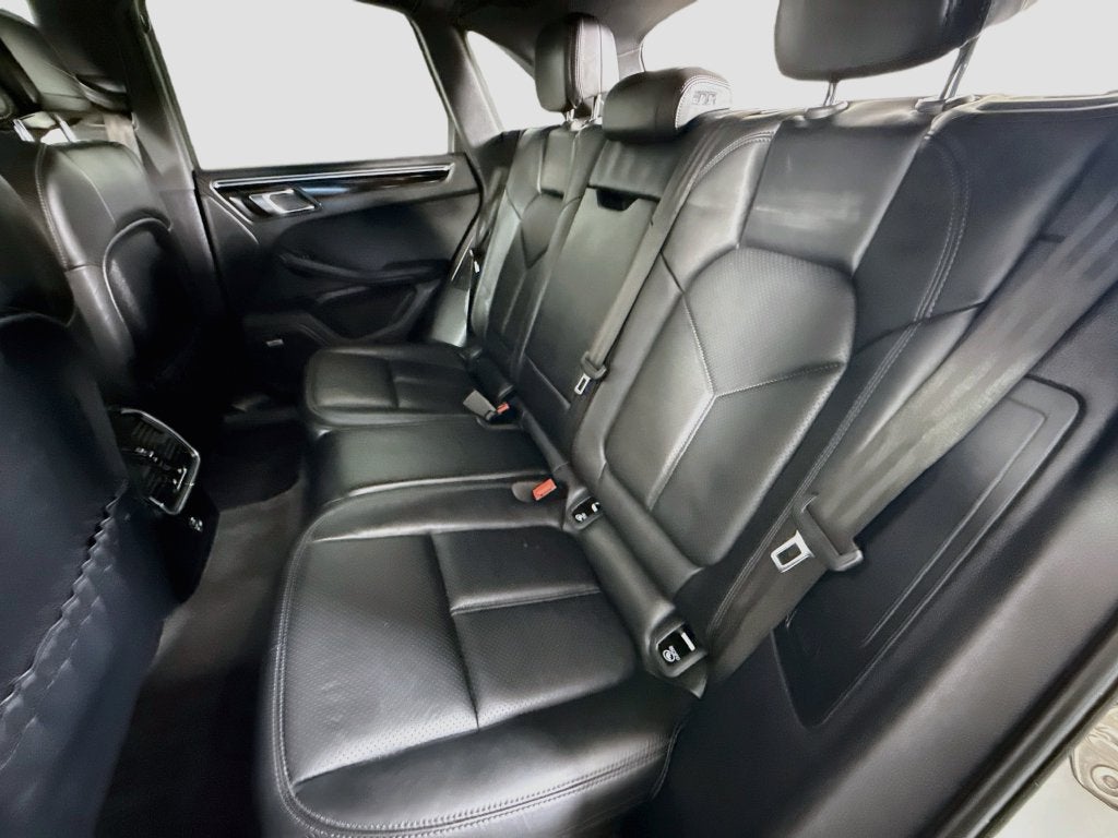 2023 Porsche Macan T