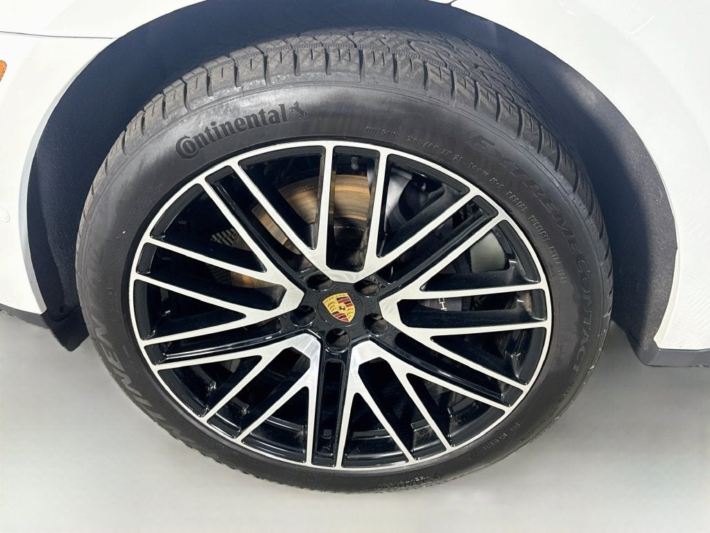 2023 Porsche Macan T