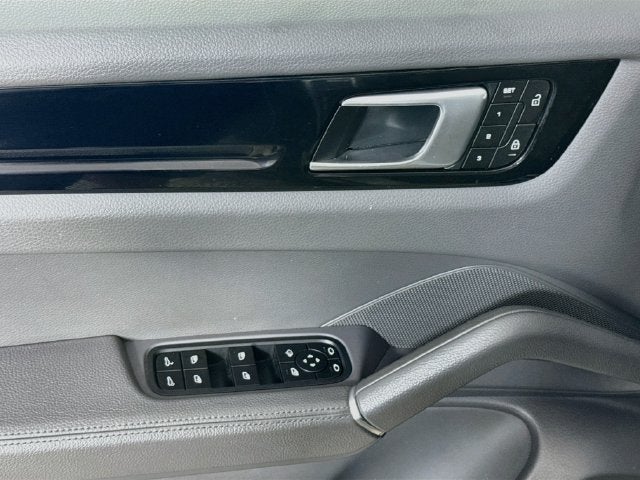 2023 Porsche Cayenne Base