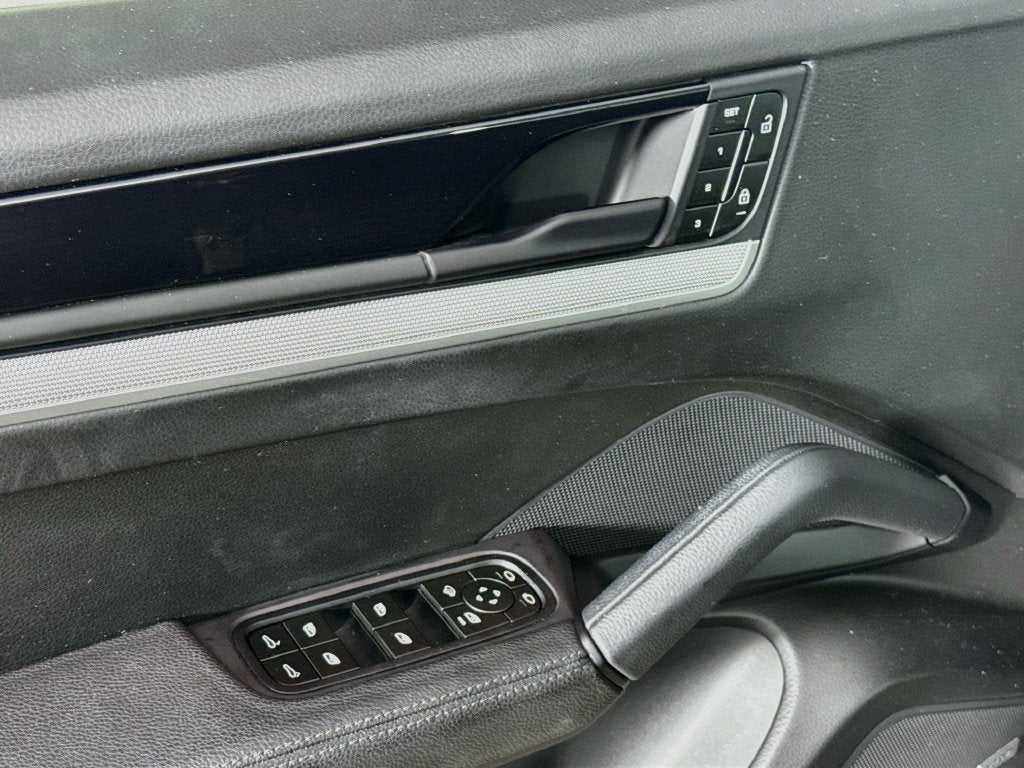 2024 Porsche Cayenne Base